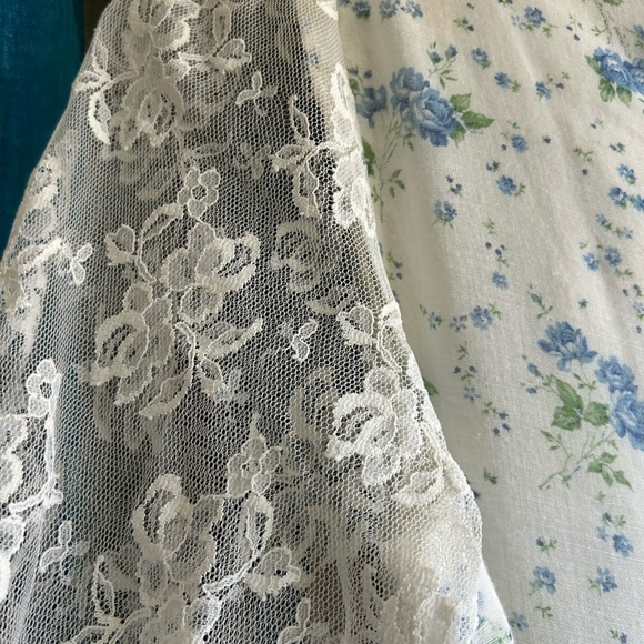 White and Blue Tiered Long Sleeve Sundress with Mandarin Collar - Picture 7 of 15